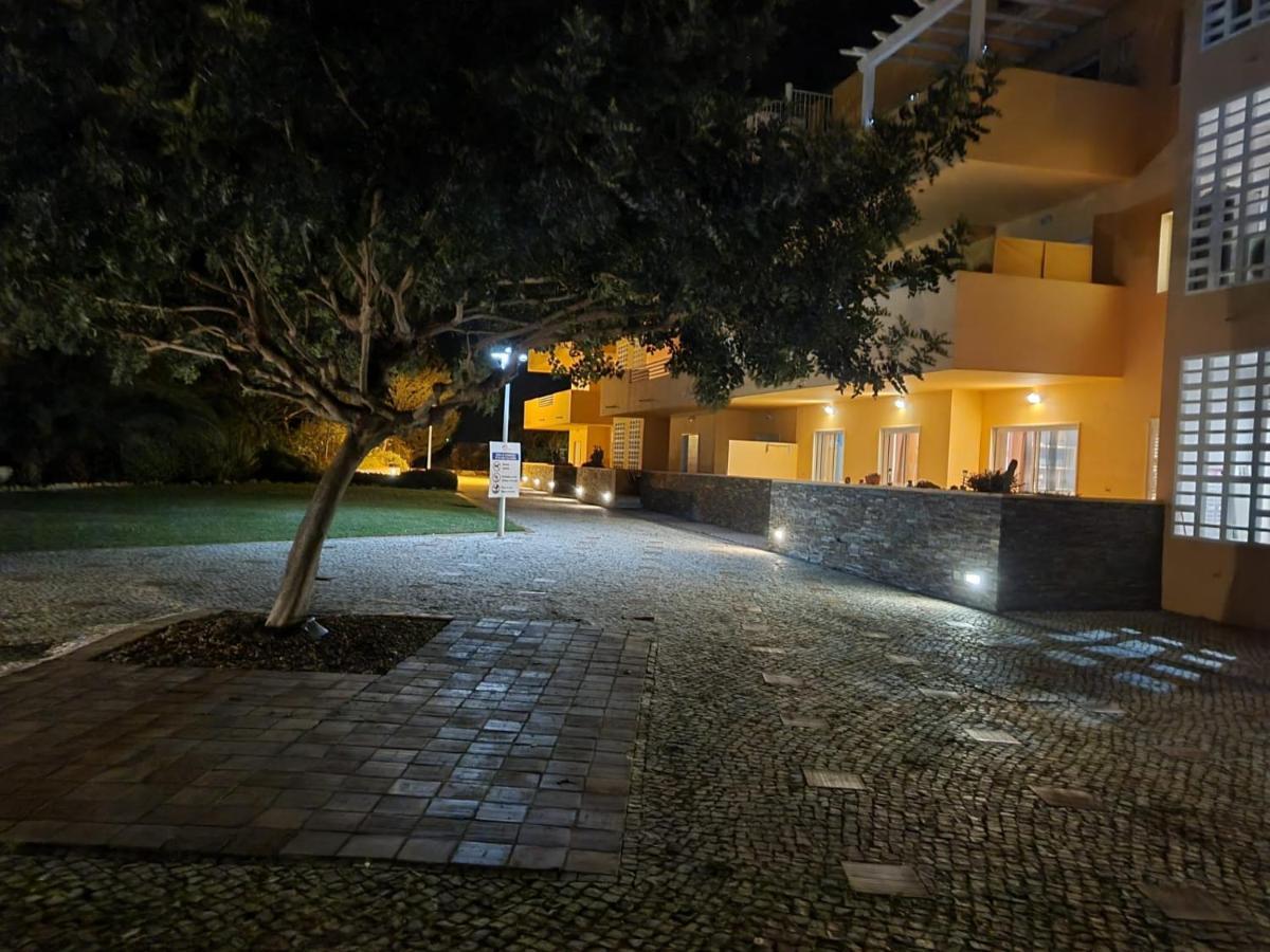 Marinho - 2 Bedroom 2 Bathroom Ground Floor Apartment With Communal Pool And Gardens Conceição Buitenkant foto